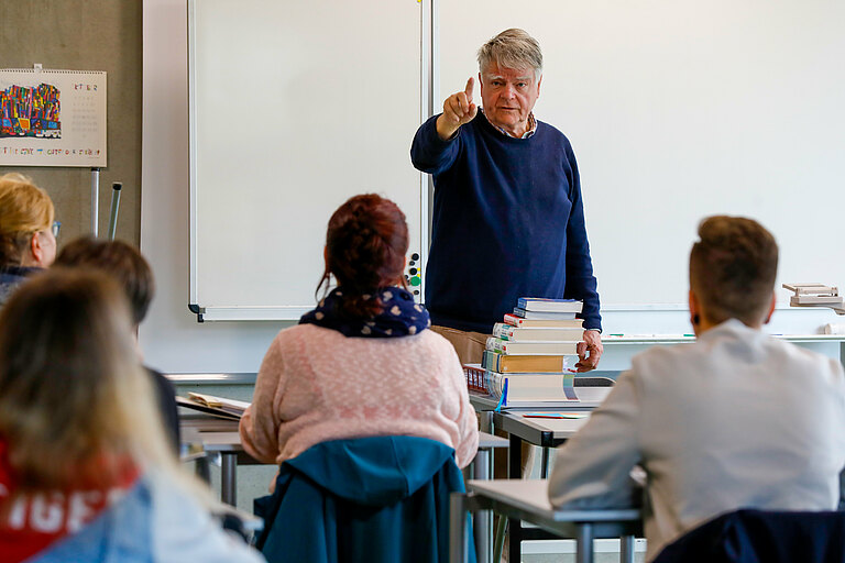 gen135_00A4062_Lehrer_im_Fokus.JPG