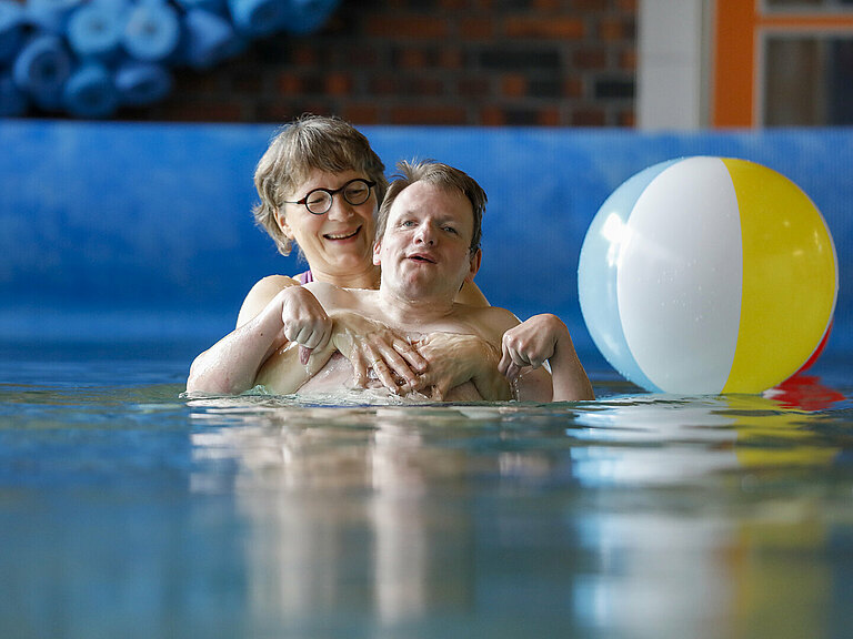 Physiotherapie_Schwimmen.JPG